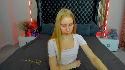 Alina__Blonde live cam on Cam4