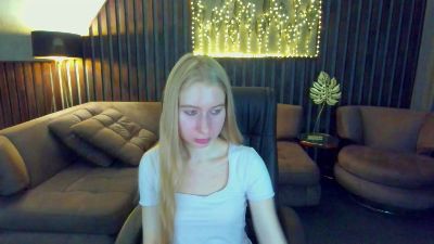 Alina__Blonde live cam on Cam4