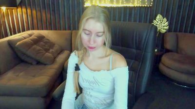 Alina__Blonde live cam on Cam4