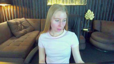 Alina__Blonde live cam on Cam4