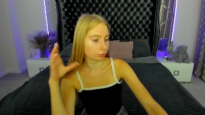 Alina__Blonde live cam on Cam4
