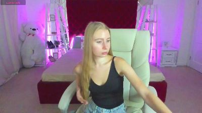 Alina__Blonde live cam on Cam4