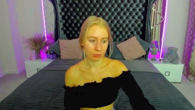 Alina__Blonde live cam on Cam4