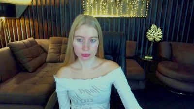 Alina__Blonde live cam on Cam4