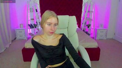 Alina__Blonde live cam on Cam4