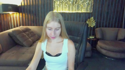 Alina__Blonde live cam on Cam4