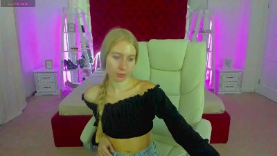Alina__Blonde live cam on Cam4