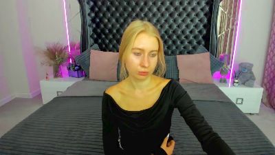 Alina__Blonde live cam on Cam4