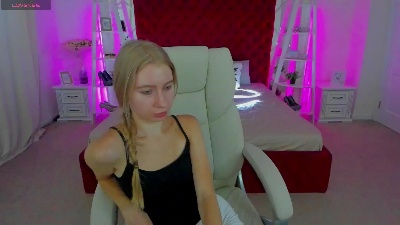 Alina__Blonde live cam on Cam4