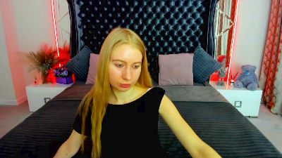 Alina__Blonde live cam on Cam4