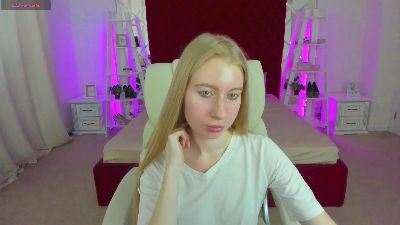 Alina__Blonde live cam on Cam4