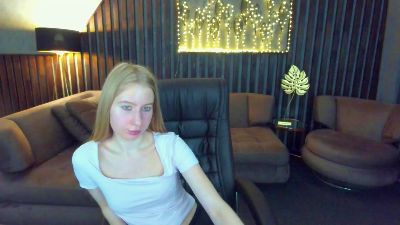 Alina__Blonde live cam on Cam4