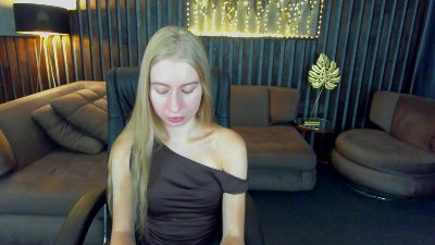 Alina__Blonde live cam on Cam4