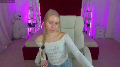 Alina__Blonde live cam on Cam4