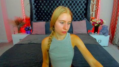 Alina__Blonde live cam on Cam4