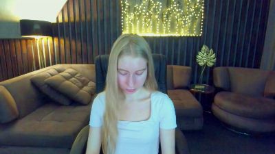 Alina__Blonde live cam on Cam4