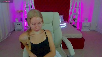 Alina__Blonde live cam on Cam4