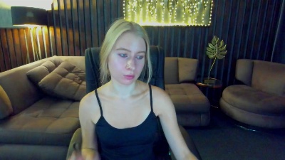 Alina__Blonde live cam on Cam4
