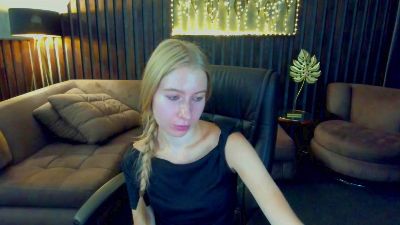 Alina__Blonde live cam on Cam4