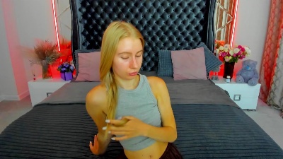 Alina__Blonde live cam on Cam4