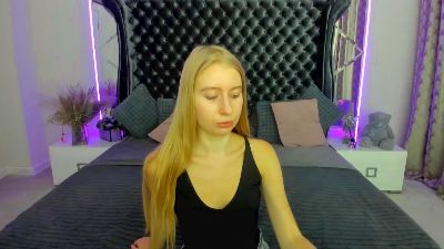 Alina__Blonde live cam on Cam4