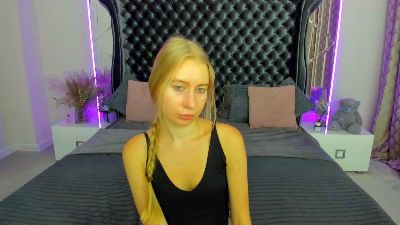 Alina__Blonde live cam on Cam4