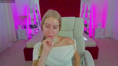 Alina__Blonde live cam on Cam4