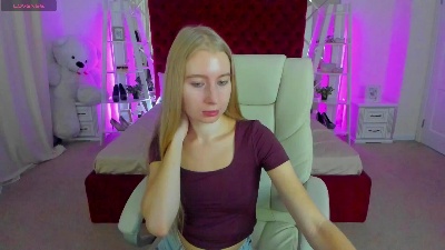 Alina__Blonde live cam on Cam4