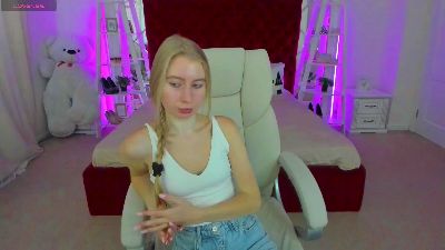 Alina__Blonde live cam on Cam4