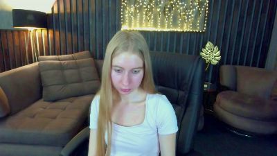 Alina__Blonde live cam on Cam4