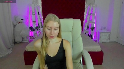Alina__Blonde live cam on Cam4