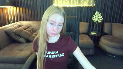 Alina__Blonde live cam on Cam4