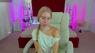 Alina__Blonde live cam on Cam4