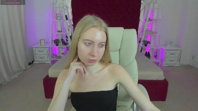 Alina__Blonde live cam on Cam4