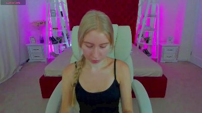 Alina__Blonde live cam on Cam4