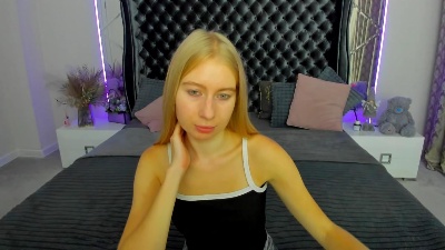 Alina__Blonde live cam on Cam4