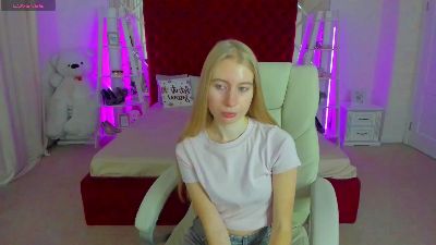Alina__Blonde live cam on Cam4