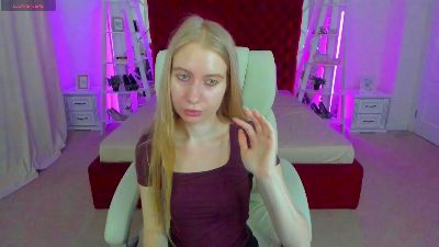 Alina__Blonde live cam on Cam4