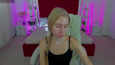 Alina__Blonde live cam on Cam4