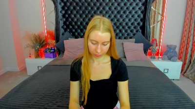 Alina__Blonde live cam on Cam4