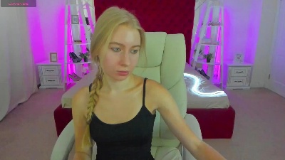 Alina__Blonde live cam on Cam4