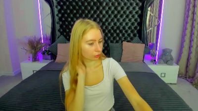 Alina__Blonde live cam on Cam4