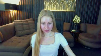 Alina__Blonde live cam on Cam4