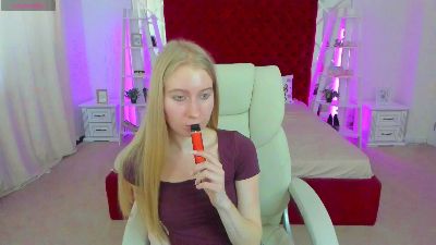 Alina__Blonde live cam on Cam4