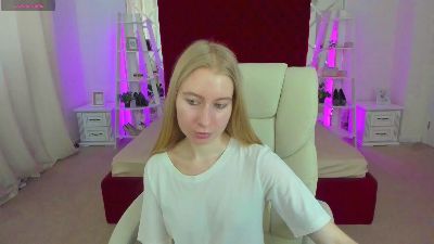 Alina__Blonde live cam on Cam4