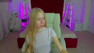 Alina__Blonde live cam on Cam4