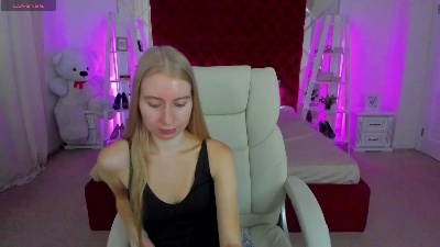 Alina__Blonde live cam on Cam4