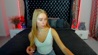 Alina__Blonde live cam on Cam4