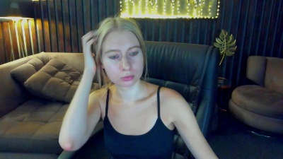 Alina__Blonde live cam on Cam4