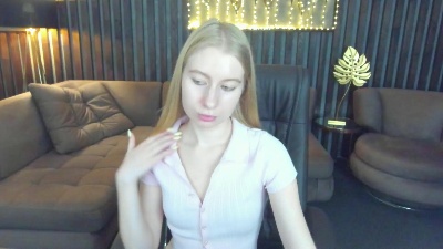 Alina__Blonde live cam on Cam4